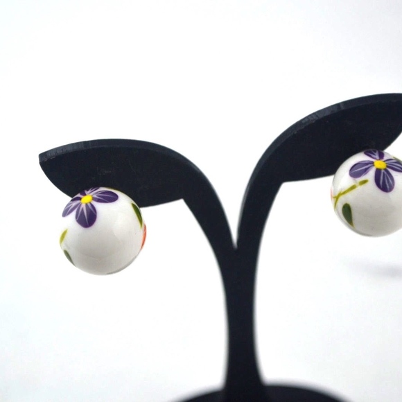 Belle by Sorelle Hand painted Shell Earrings - Picture 3 of 7